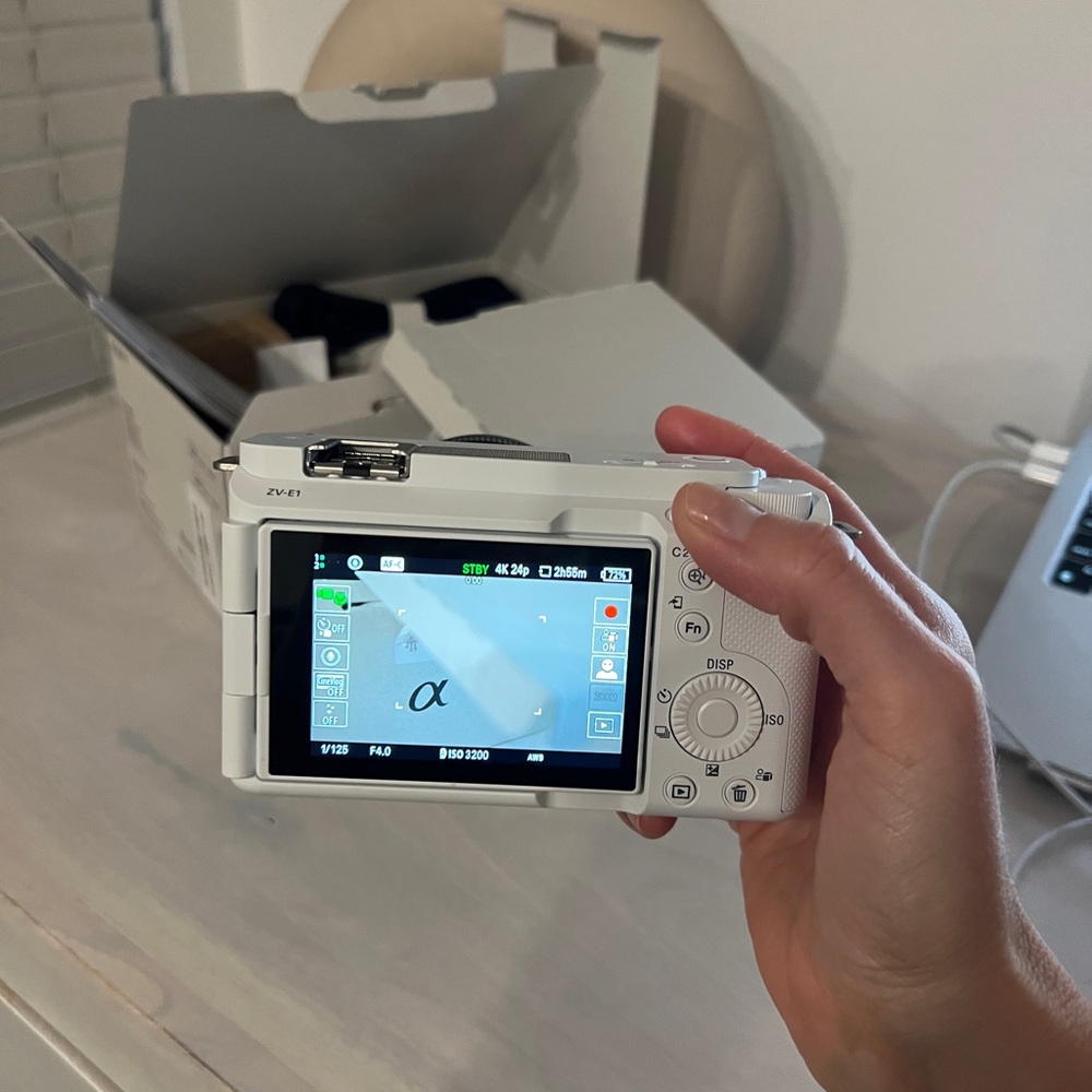 Sony ZV-E1 Mirrorless Camera with 28-60mm Lens - white - Picture 7 of 10